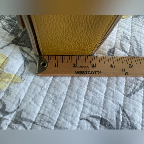 Mara’s Cross body bag in mustard /yellow leather - Picture 8 of 14